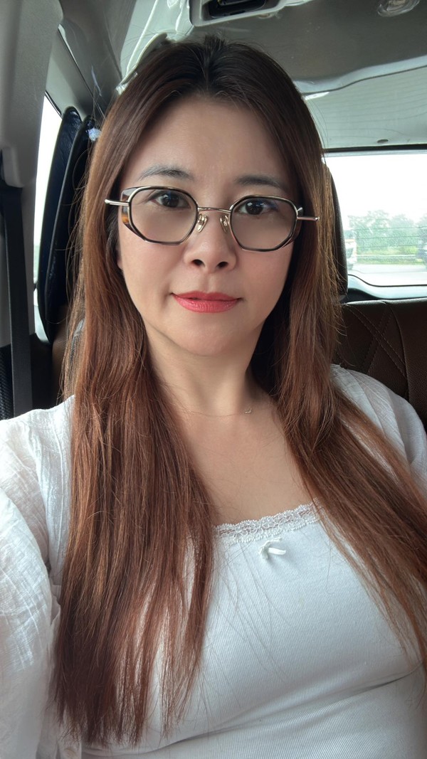 Tuy không sở hữu nhan sắc như các hoa hậu nhưng có thể nói, làn da đẹp hoàn hảo đã giúp Kim Oanh ghi điểm tuyệt đối.