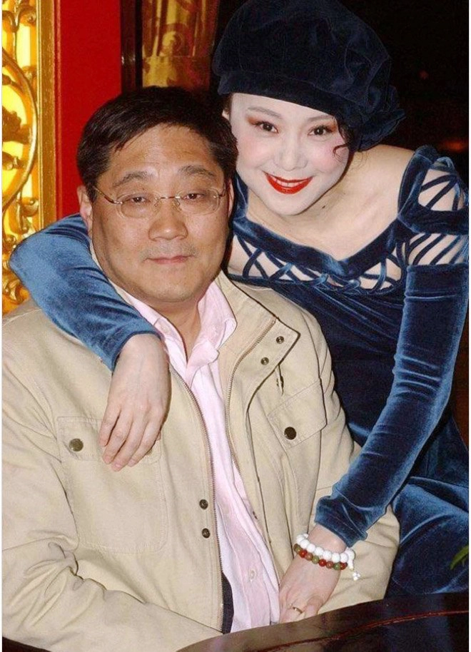 Chồng bà là nhạc sĩ Tô Việt.