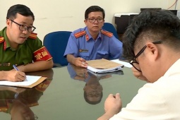 Công an TP HCM bắt khẩn cấp 4 người sau khi ập vào một chung cư