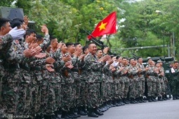 Quân nhân, khí tài, pháo lễ sẵn sàng hợp luyện