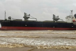 Tin tức trong ngày - Bão số 5 đẩy tàu hàng 23.000 tấn mất lái, trôi dạt vào vùng biển Thanh Hóa