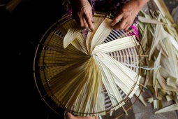 Bạn trẻ - Cuộc sống - Giới trẻ thỏa sức trải nghiệm các làng nghề truyền thống Hà Nội