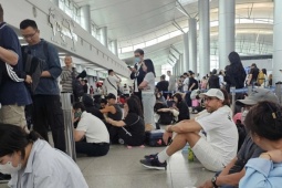 Khách ùn ứ ở Tân Sơn Nhất do lỗi hệ thống xuất cảnh