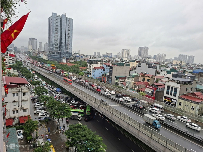 Vành đai 3 trên cao hướng về phía trung tâm thành phố tắc dài. Ảnh: Anh Phú