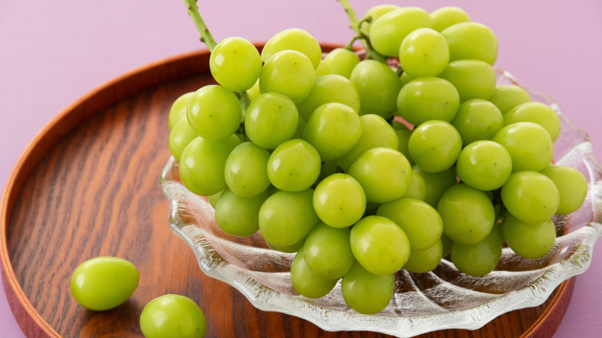 Một loại trái cây “quý tộc” bỗng rớt giá rẻ như rau - 1