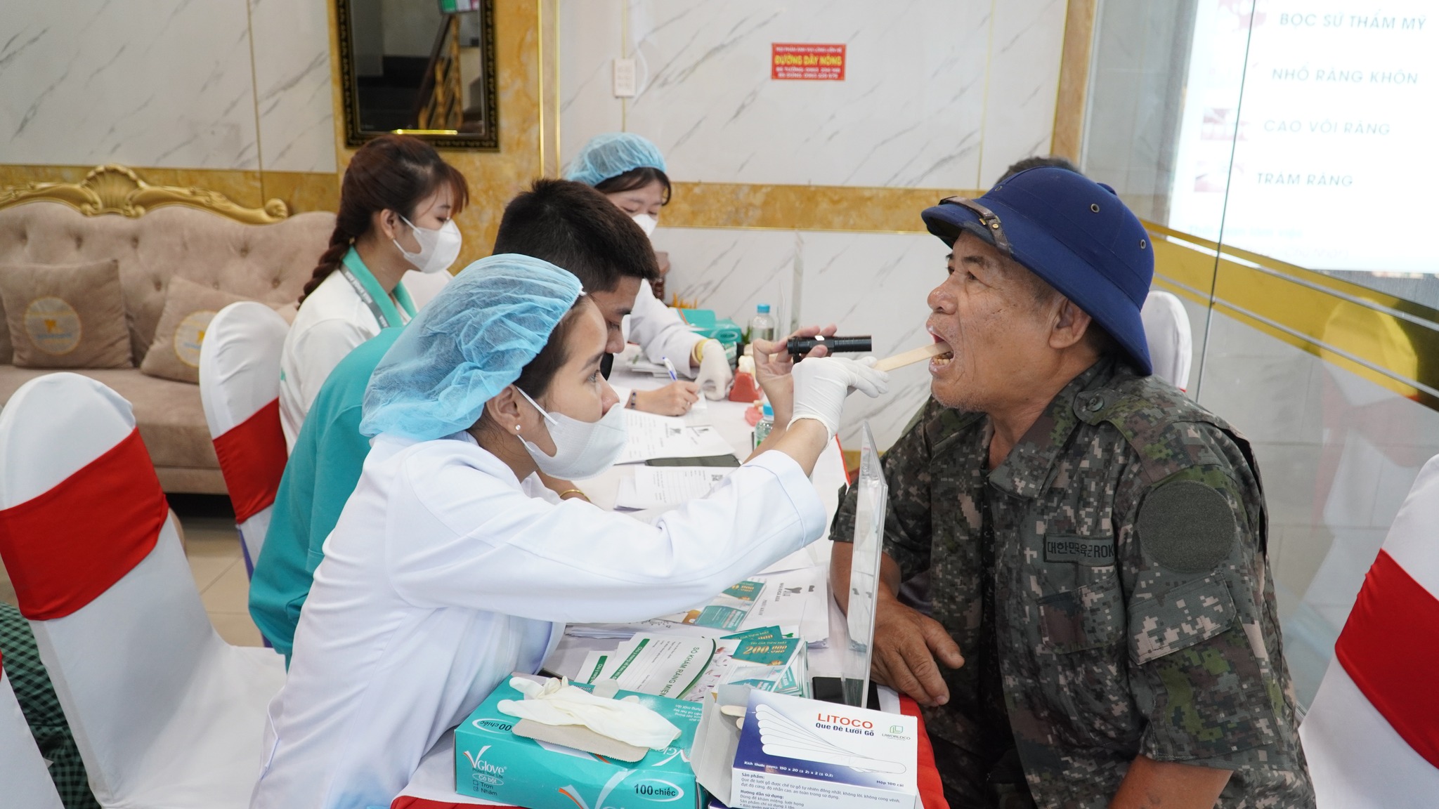 Bác sĩ Nha khoa Asia thăm khám cho hội cựu chiến binh