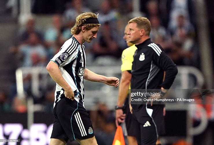 Gordon dính thẻ đỏ dại dột, Newcastle khủng hoảng trầm trọng - 3