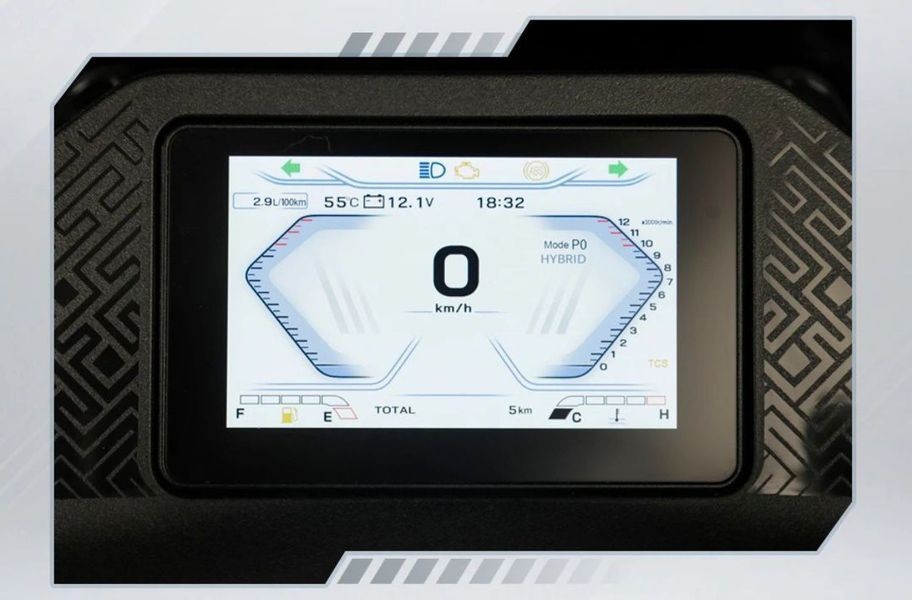 FLY 150 sở hữu nhiều tính năng hiện đại như bảng đồng hồ kỹ thuật số TFT LCD 5 inch
