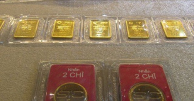 Giá vàng miếng SJC chạm mốc 130 triệu đồng, nhi...