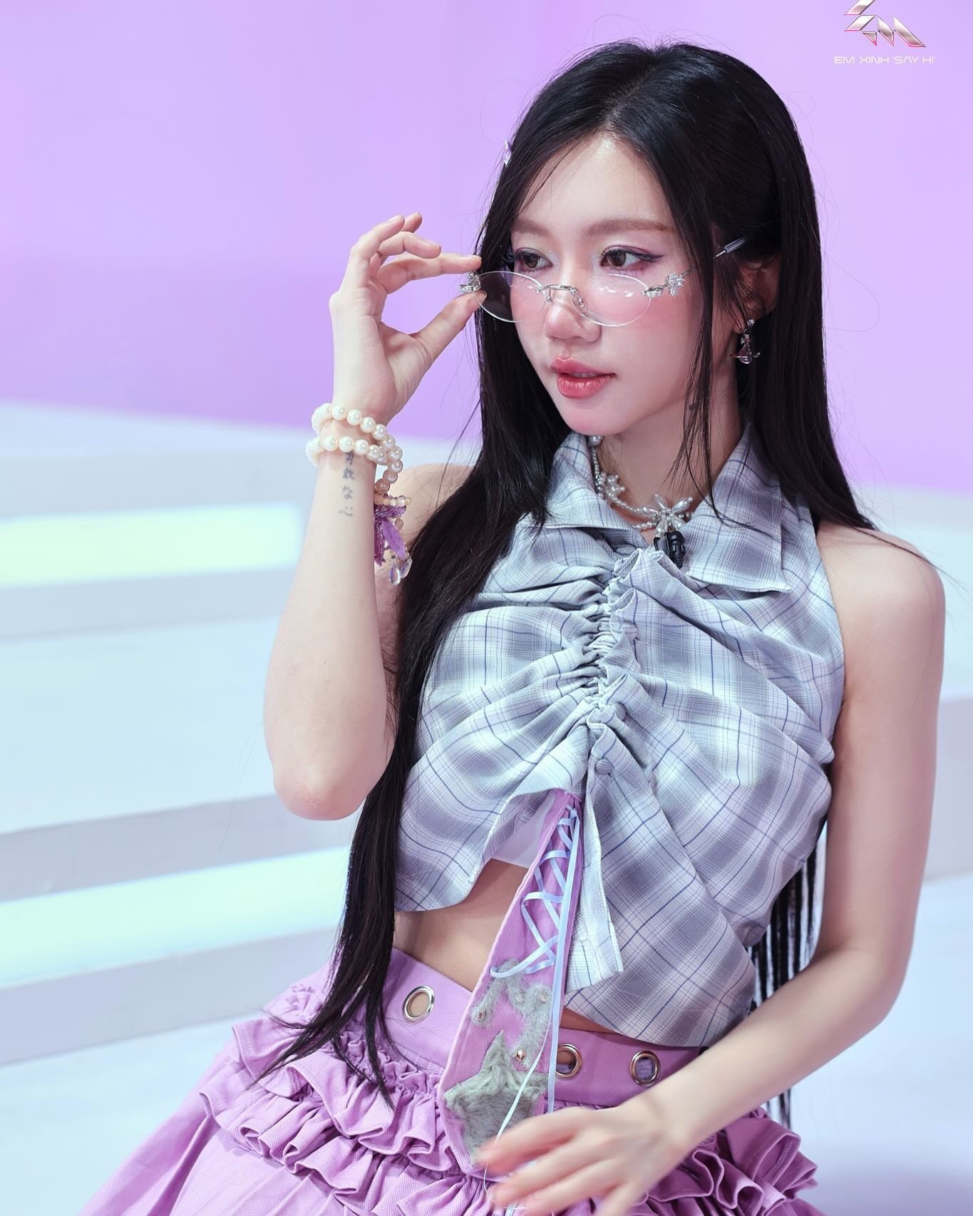 Ở tuổi 28, tham gia Em Xinh "Say Hi", nhan sắc của Orange được nhận xét "chạm đỉnh phong độ ". Nữ ca sĩ chăm chút ngoại hình, đầu tư đội ngũ tạo hình theo xu hướng. Các đường nét trên gương mặt của Orange có nhiều thay đổi đáng kể ở vị trí mũi, môi, được cho là có sự can thiệp khéo léo của một số biện pháp thẩm mỹ. Hình thể săn chắc của nữ ca sĩ là thành quả của thời gian dài chăm chỉ tập luyện thể thao.