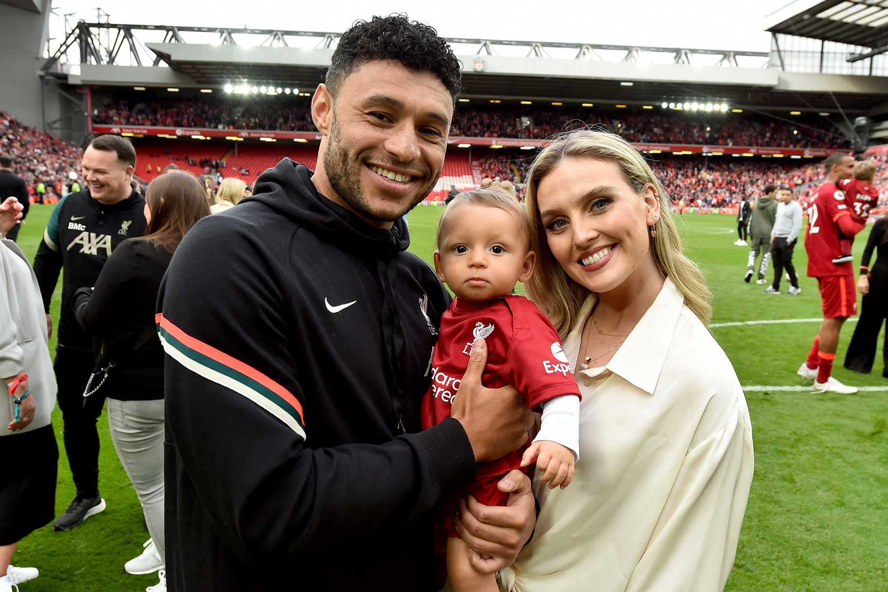 Nhà Oxlade-Chamberlain đã có 1 cậu con trai sau 8 năm chung sống
