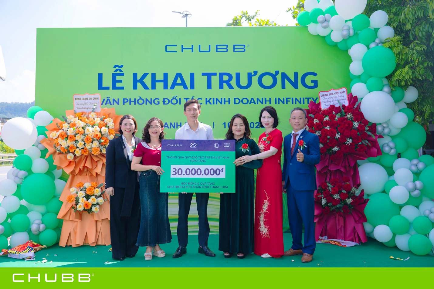 Chubb Life Việt Nam trao tặng học bổng dành cho học sinh có hoàn cảnh khó khăn