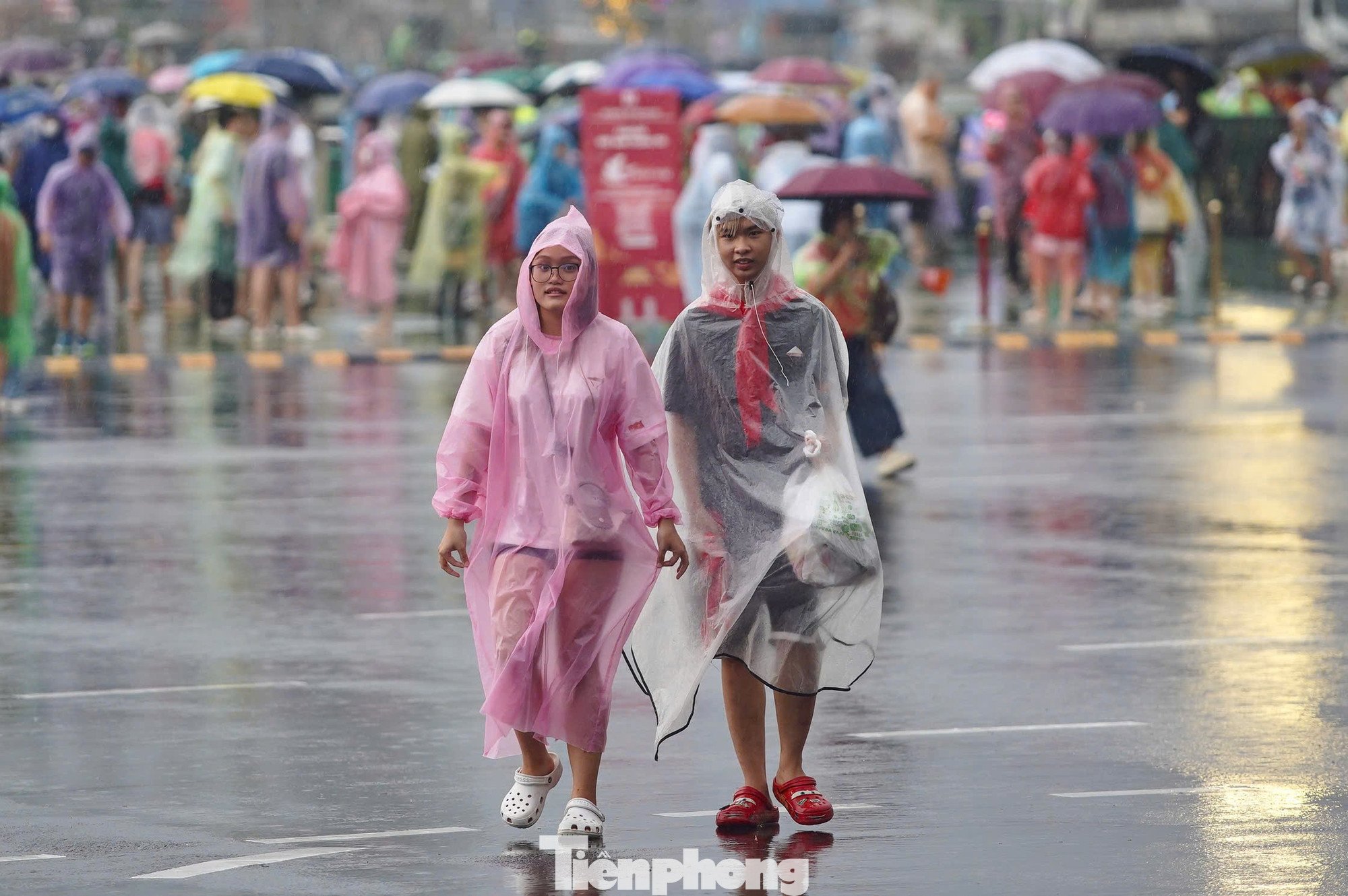 15.000 người đội mưa đổ về Đông Anh - 5