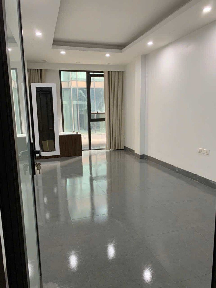 Chủ nhà 7 tầng ở Hà Nội mở cửa cho người lạ ở miễn phí xem diễu binh 2/9 - 2