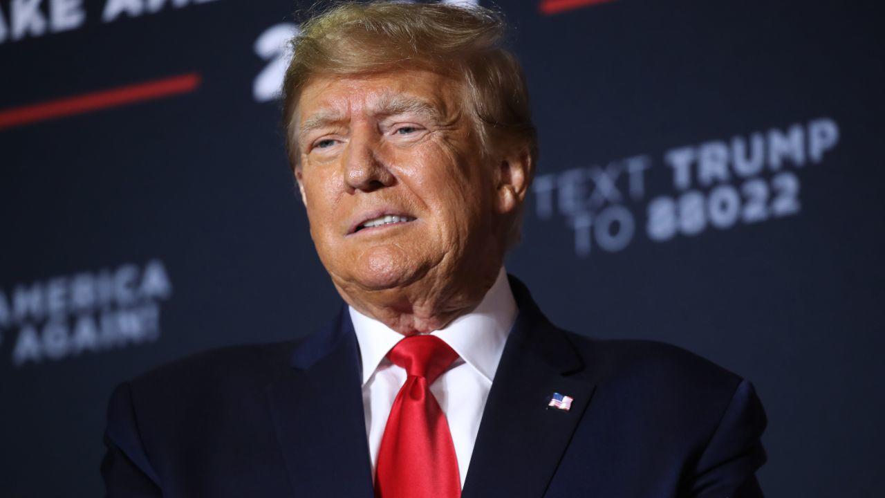Ông Trump bất ngờ sa thải quan chức Fed, thị trường toàn cầu chao đảo - 1