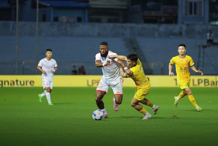 Video bóng đá Hải Phòng - SLNA: Cú đúp ngoại binh (V-League)