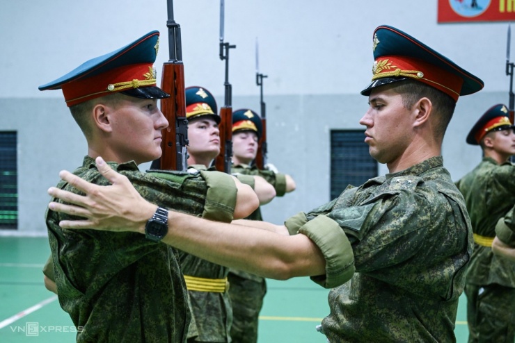 Quân nhân Nga luyện tập trước diễu binh - 8