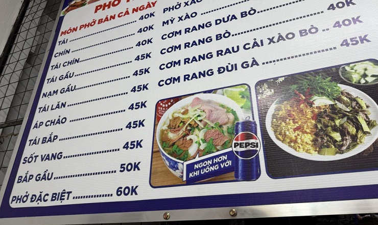 Nhiều quán phở điều chỉnh giá bán. Ảnh: Duy Anh