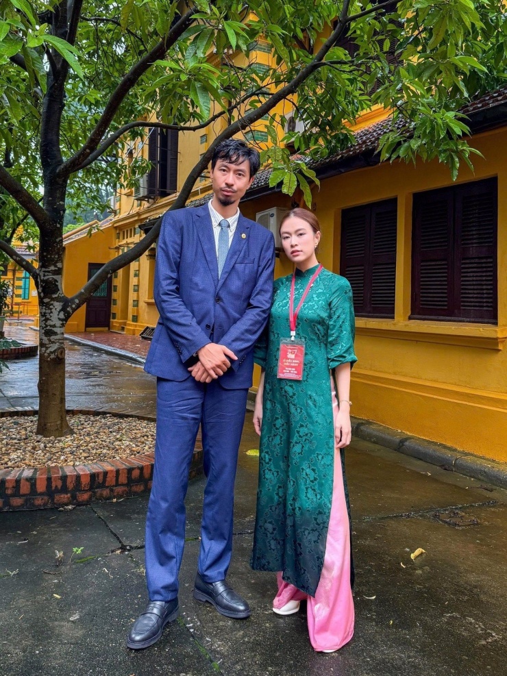 Hoàng Thùy Linh chia sẻ tấm hình chụp cùng Đen Vâu gây chú ý. Ảnh: FBNV.