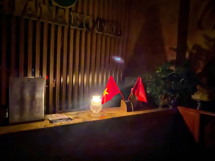 24 giờ mất điện, nước: Hàng trăm hộ dân ở 'làng' biệt thự triệu đô Hà Nội thắp đèn dầu, loay hoay 'chạy' ngập - 4