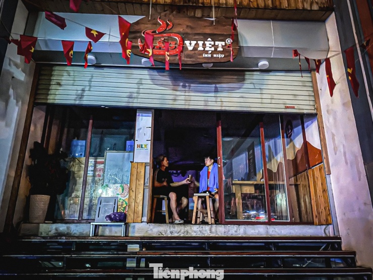 24 giờ mất điện, nước: Hàng trăm hộ dân ở 'làng' biệt thự triệu đô Hà Nội thắp đèn dầu, loay hoay 'chạy' ngập - 5