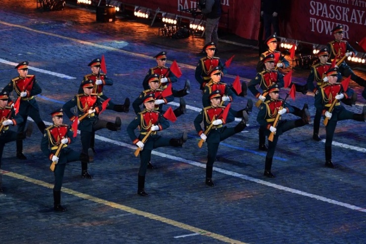 Thành viên&nbsp;Trung đoàn Cận vệ Độc lập số 154 Preobrazhensky tham gia một buổi lễ ở Moscow. Ảnh: Kommersant