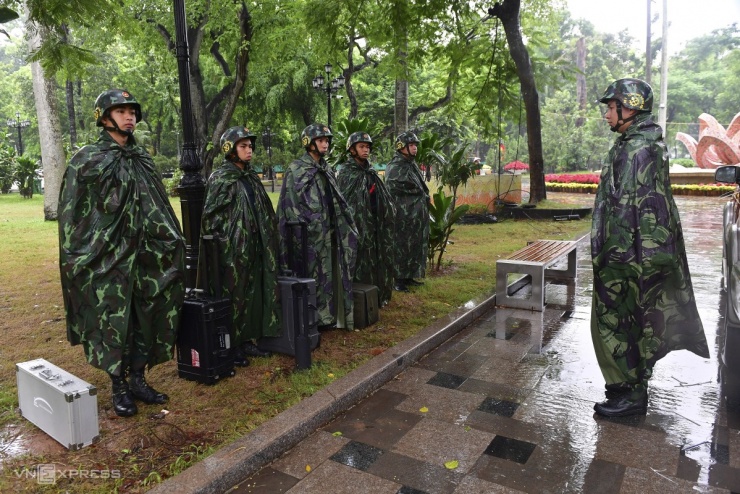 Công binh dò bom mìn trước lễ sơ duyệt - 1