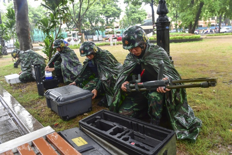 Công binh dò bom mìn trước lễ sơ duyệt - 2