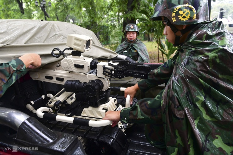 Công binh dò bom mìn trước lễ sơ duyệt - 4