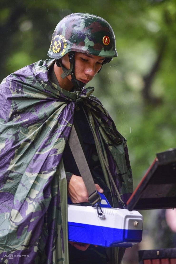 Công binh dò bom mìn trước lễ sơ duyệt - 6