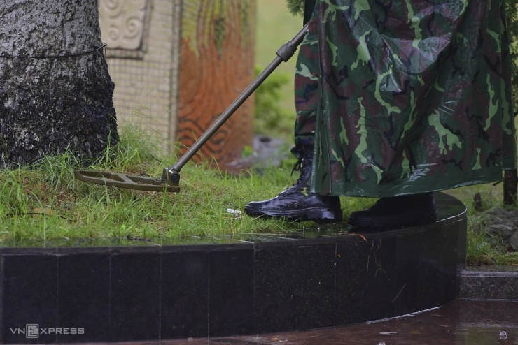 Công binh dò bom mìn trước lễ sơ duyệt - 7
