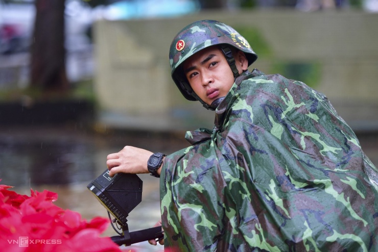 Công binh dò bom mìn trước lễ sơ duyệt - 8