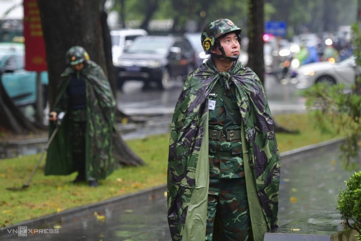 Công binh dò bom mìn trước lễ sơ duyệt - 9