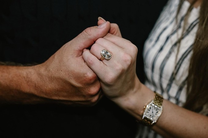 Nhẫn đính hôn của Taylor Swift được cắt theo kiểu "Old Mine brilliant cut" theo phong cách cổ điển. Ảnh: Instagram/ Taylor Swift