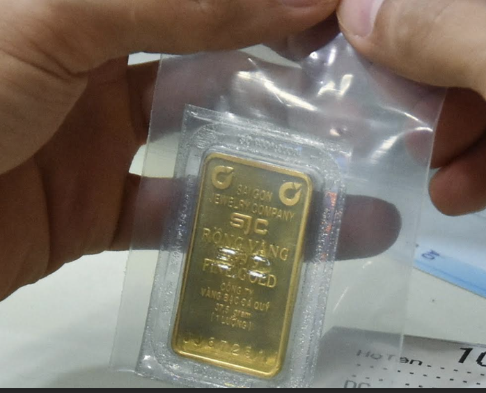 Giá vàng miếng SJC không giảm như kỳ vọng mà tăng tiếp vào sáng nay