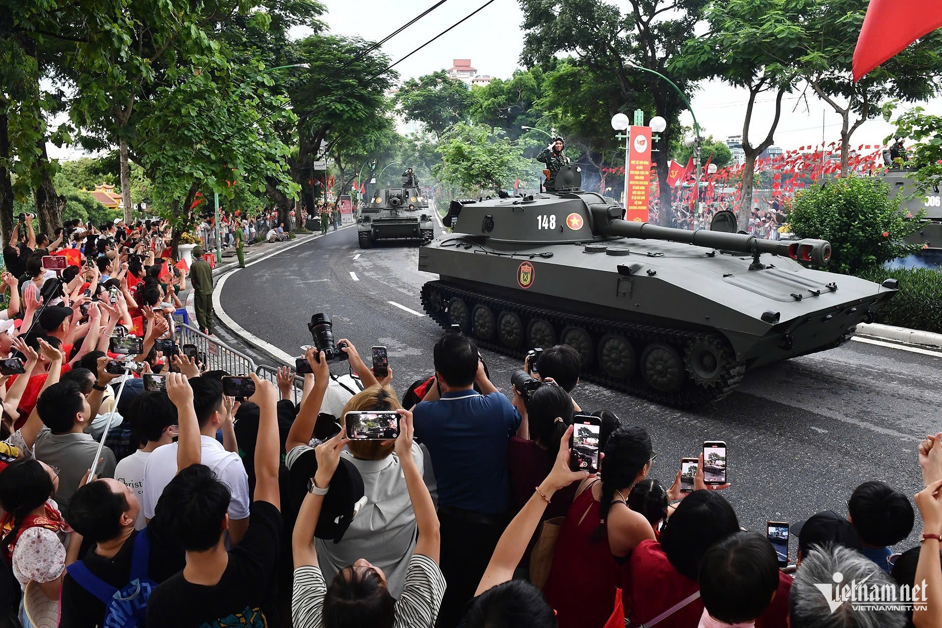 Dàn pháo tự hành SU-122, SU-152 của Bộ Tư lệnh Pháo binh - Tên lửa. Ảnh: Hoàng Hà
