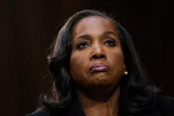 Ông Trump tuyên bố sa thải, Thống đốc Fed phản pháo bất ngờ