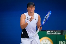Nóng rực tennis US Open: Swiatek thắng áp đảo, Cilic sớm dừng bước