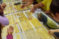 Kinh doanh - Giá vàng hôm nay 27-8: Bật tăng mạnh mẽ