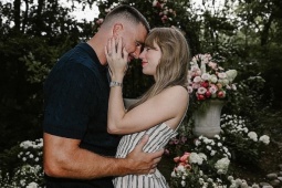 Taylor Swift đính hôn