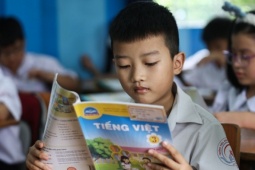 Bộ Chính trị yêu cầu một bộ sách giáo khoa thống nhất toàn quốc