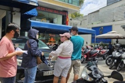 Kinh doanh - Vì sao nhiều người vẫn xếp hàng mua vàng dù giá ở vùng đỉnh chót vót?