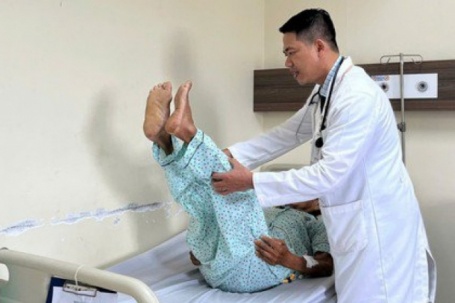 Người đàn ông bất ngờ đột quỵ khi đi du lịch thừa nhận một sai lầm...