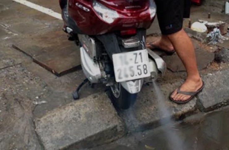 Cách trị bệnh nước vào pô xe máy mùa mưa lũ, tránh chết máy - 3