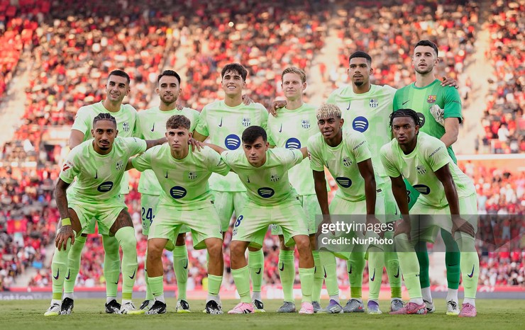 Flick không muốn Barca mất thêm nhân sự