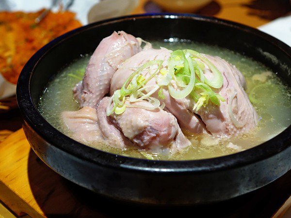 Uống canh hầm sai cách có thể gây nguy hiểm.