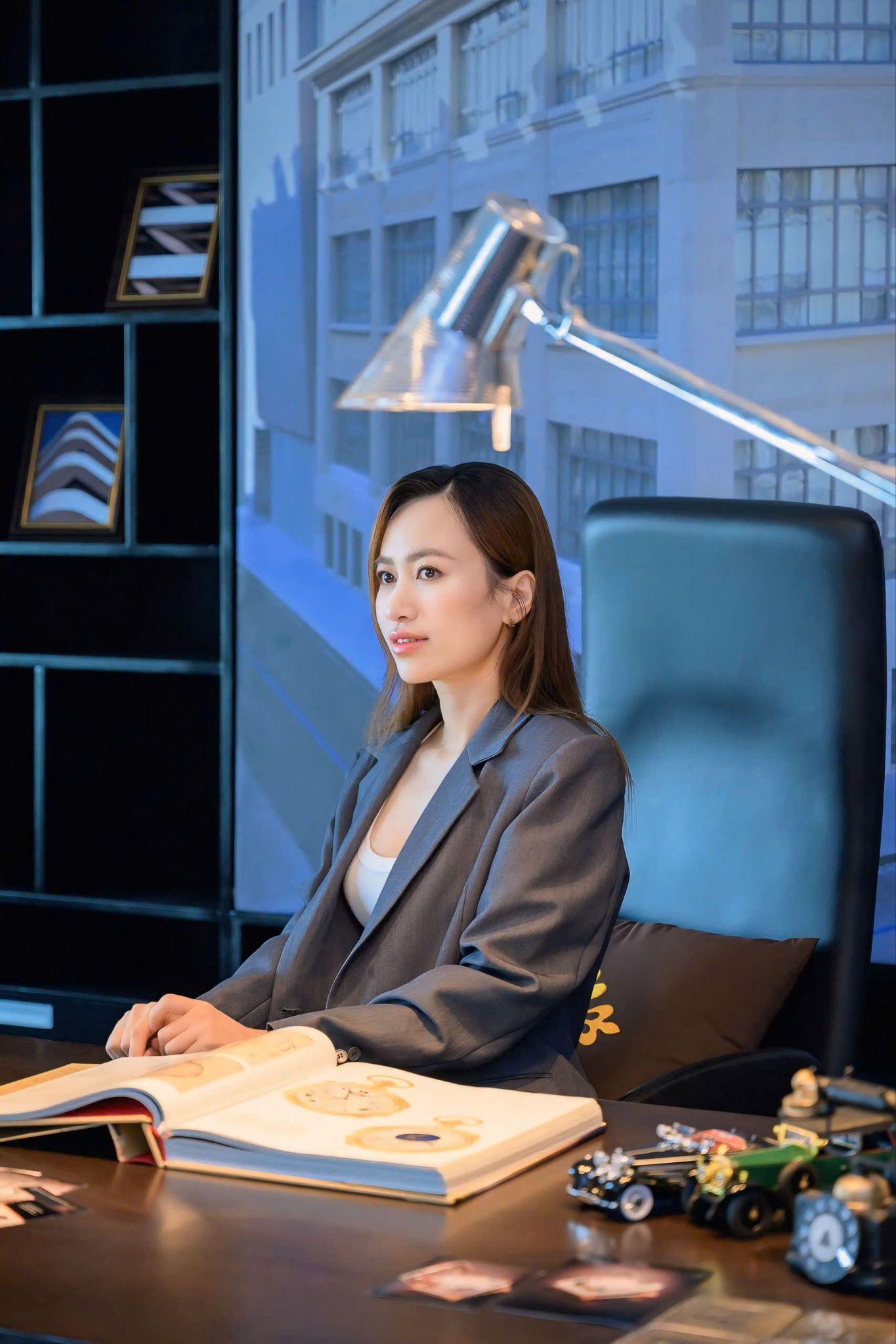 Nữ bác sĩ Tô Lan Phương hóa thân thành tổng tài