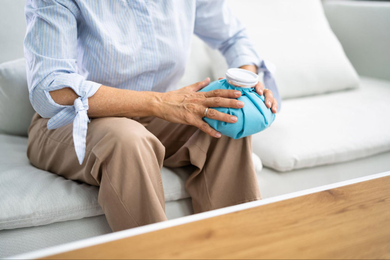 Bí quyết cho người bị đau xương khớp khi đi xem diễu binh 2/9? - 2