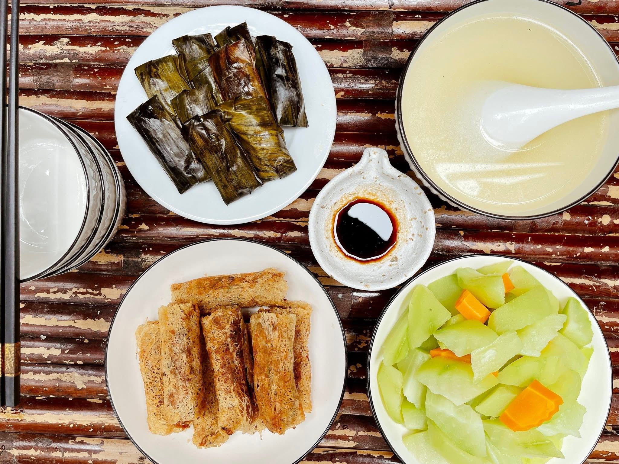Chả nem - Bánh bột lọc - Củ quả luộc