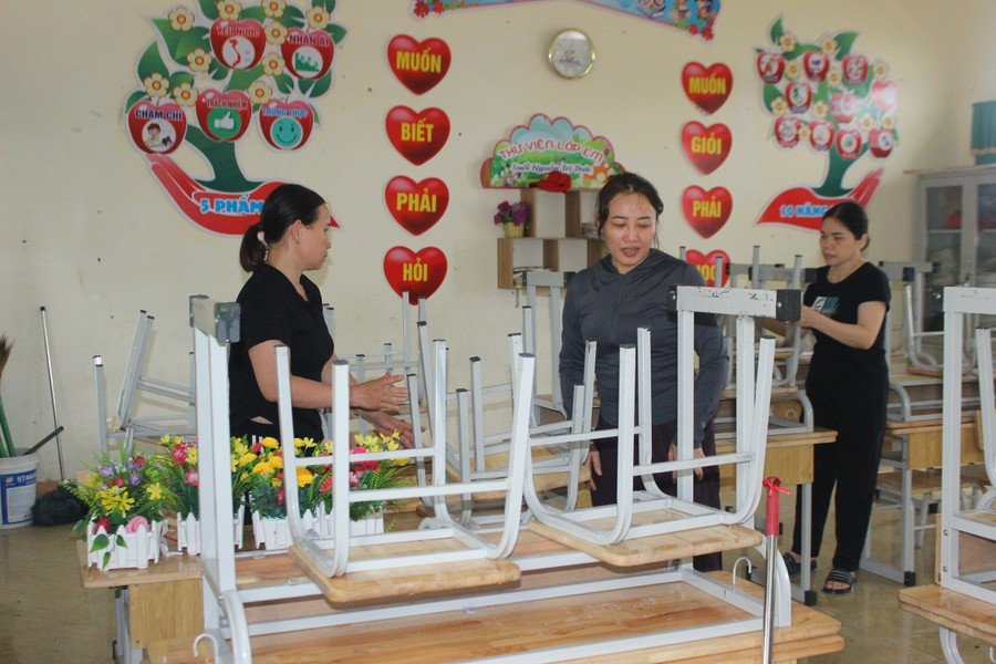 Trường học ngổn ngang sau bão, thầy cô lo không có phòng học cho năm học mới - 15